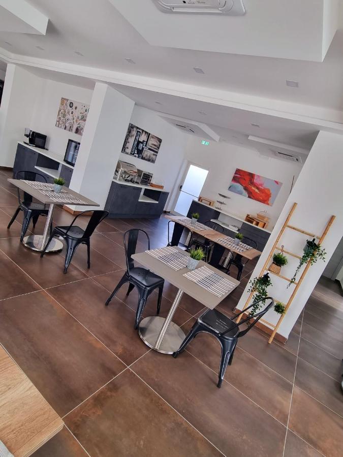 Hotel Crisvan Rimini Kültér fotó