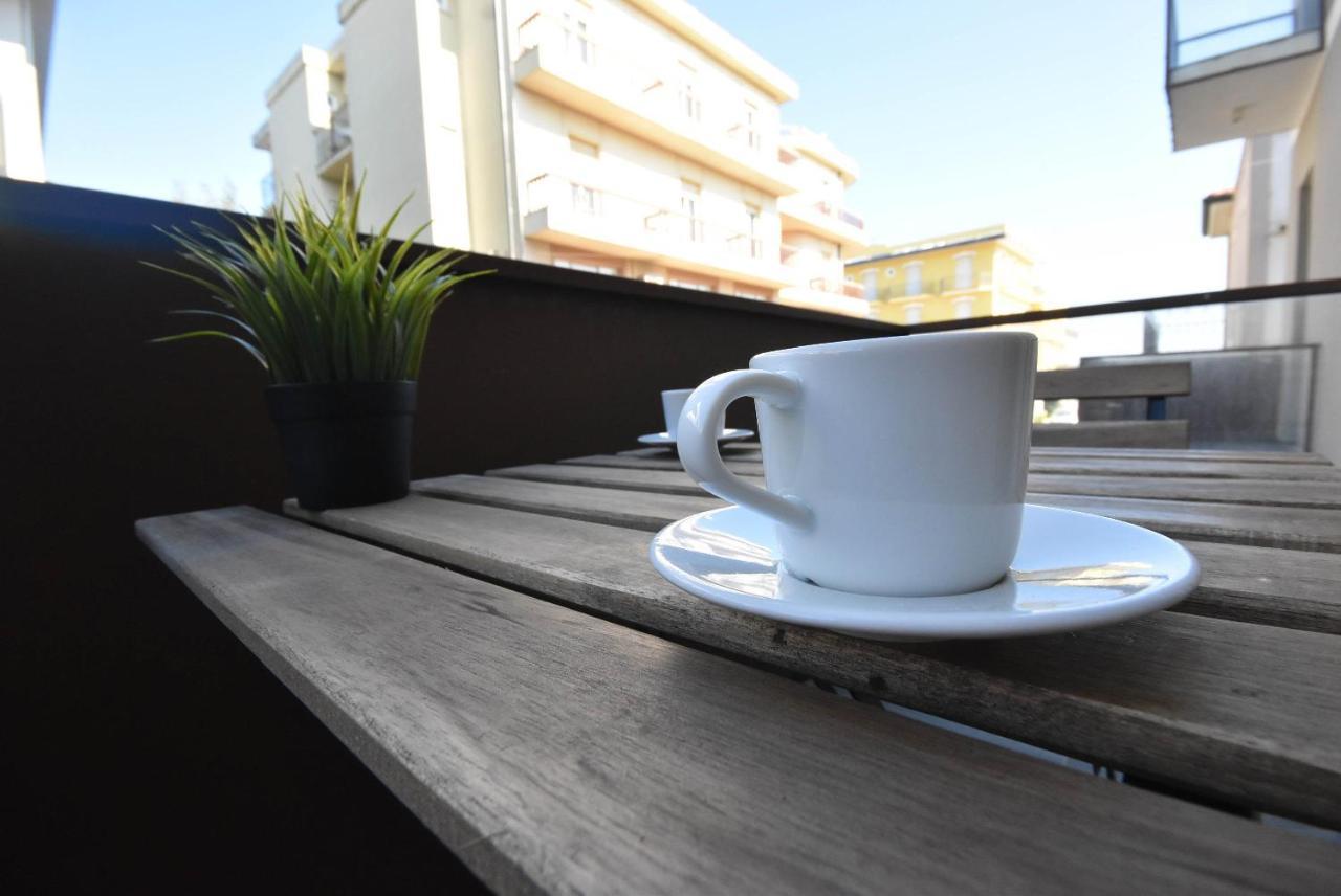 Hotel Crisvan Rimini Kültér fotó